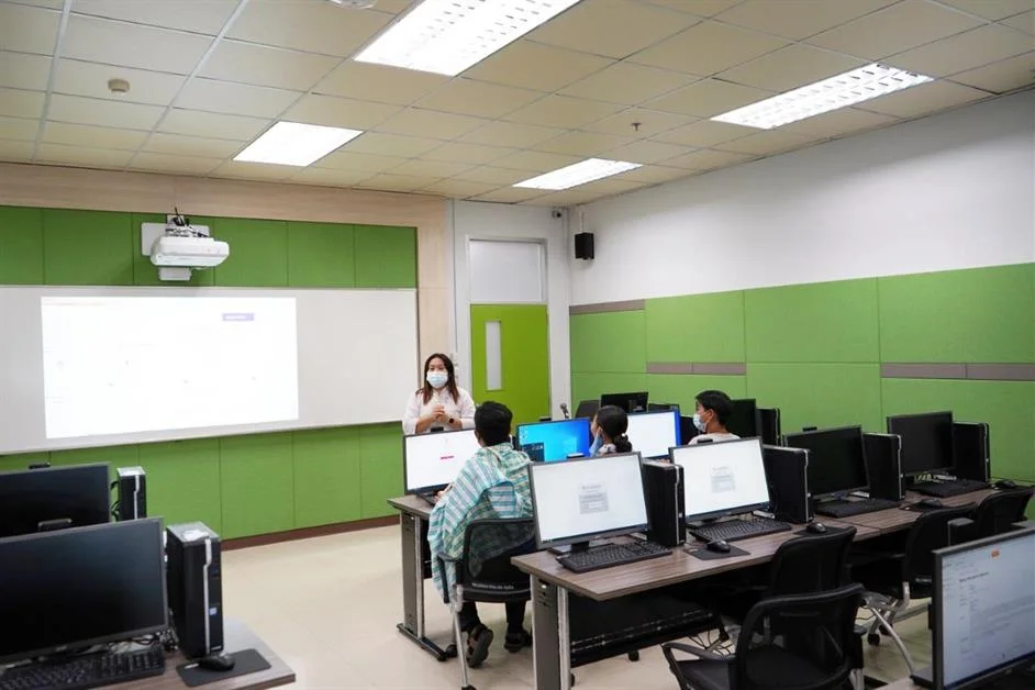 านฝึกอบรมสารสนเทศ ได้รับเชิญเป็นวิทยากรจากคณะสถาปัตยกรรมศาสตร์และศิลปกรรมศาสตร์มหาวิทยาลัยพะเยา