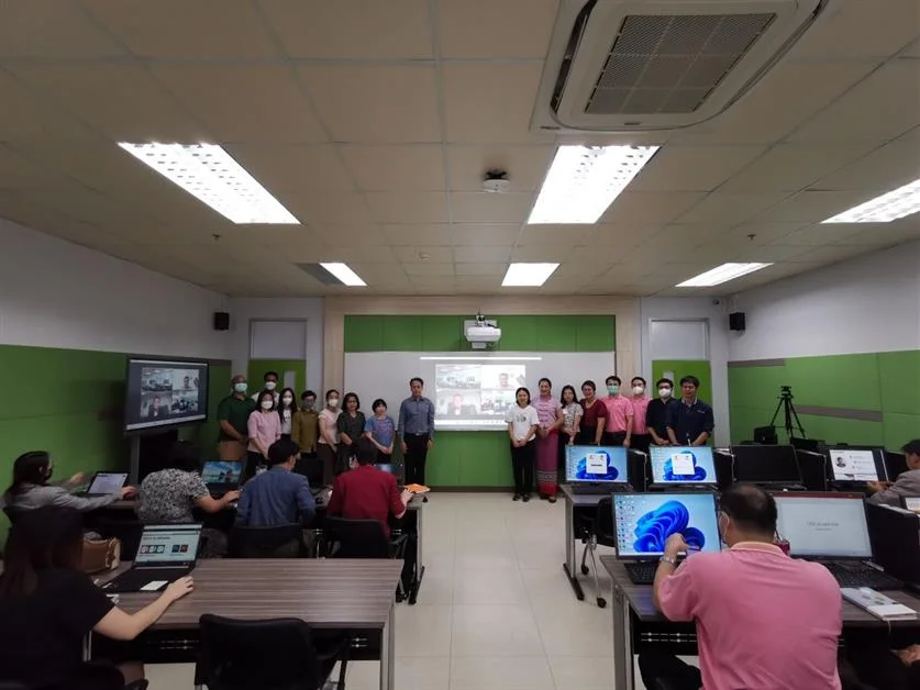ศูนย์บริการเทคโนโลยีสารสนเทศและการสื่อสาร จัดโครงการพัฒนาทักษะทางด้านเทคโนโลยีสารสนเทศสําหรับบุคลากร ประจำปีงบประมาณ พ.ศ. 2566 เรื่อง การสร้างสื่อ Infographic Presentation ด้วย PowerPoint อย่างมืออาชีพ